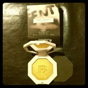 Fenty Beauty killiwat highlighter in Trophy Wife